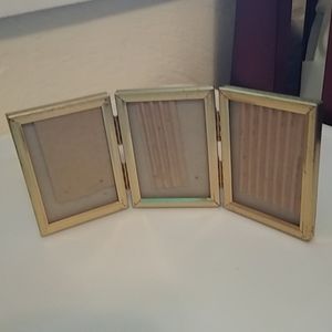 Trifold picture frame